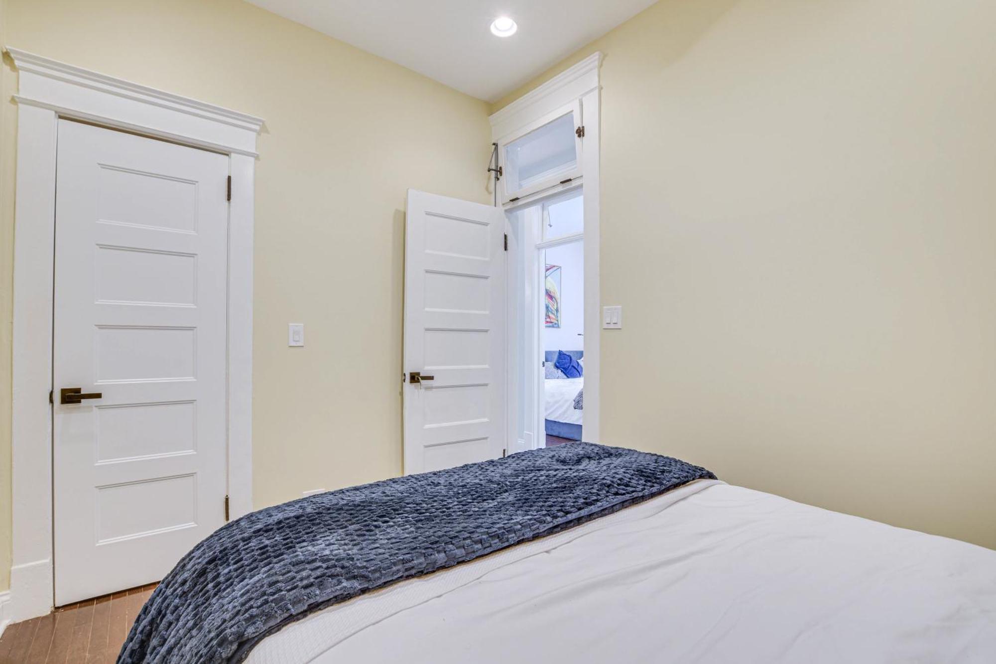 Spacious Condo With Deck About 3 Mi To Downtown Chicago! Exterior photo