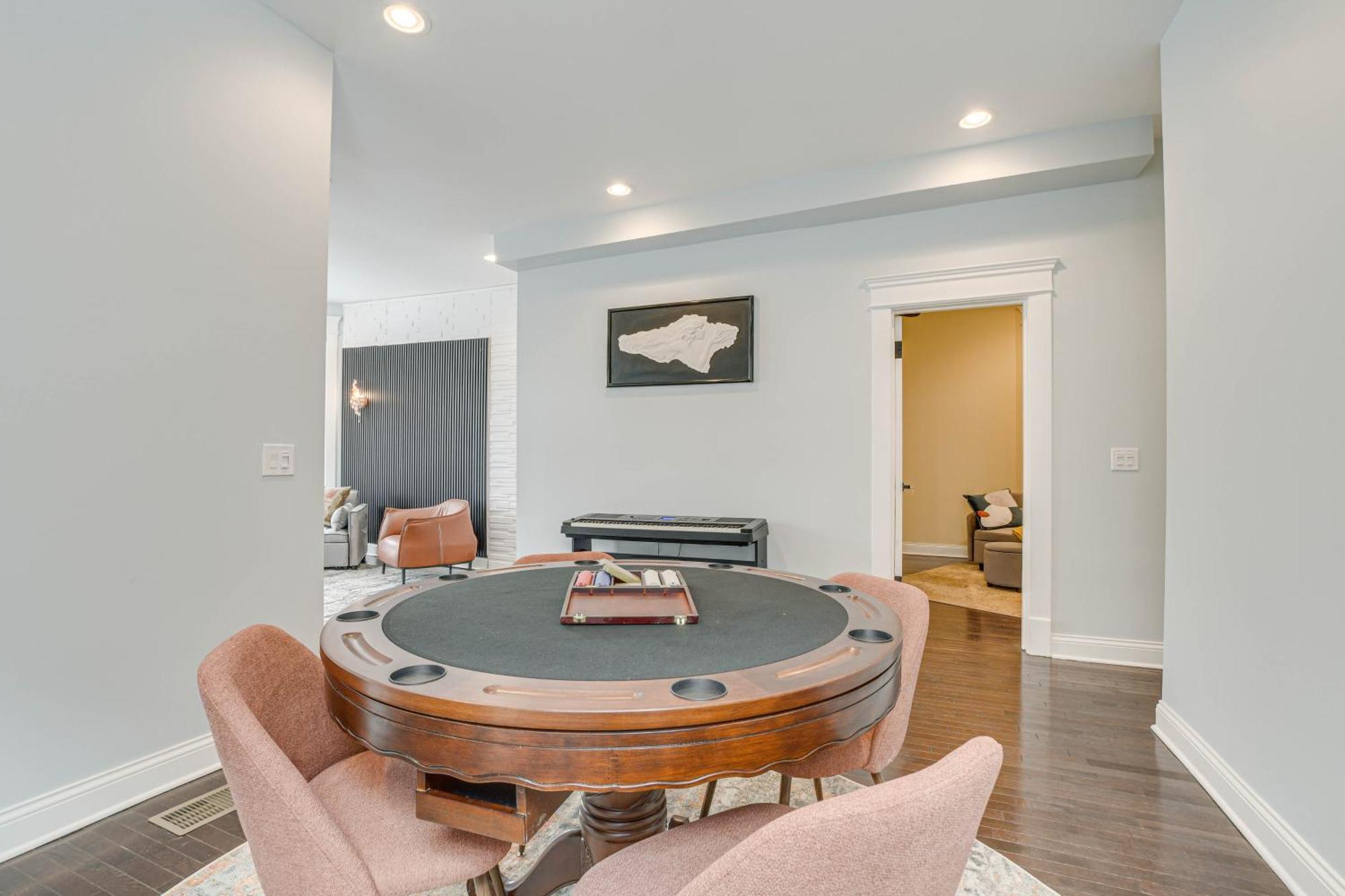 Spacious Condo With Deck About 3 Mi To Downtown Chicago! Exterior photo