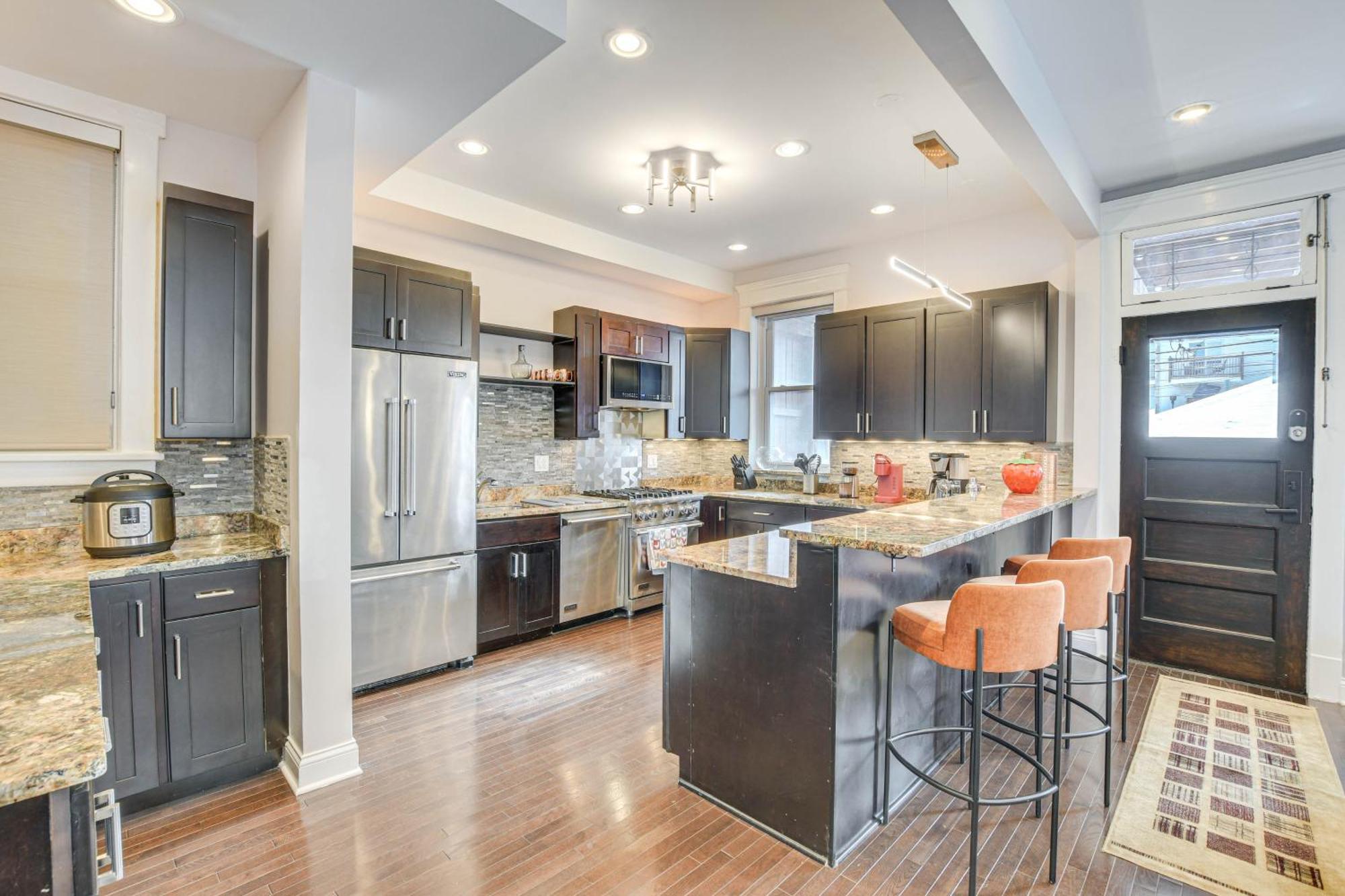 Spacious Condo With Deck About 3 Mi To Downtown Chicago! Exterior photo