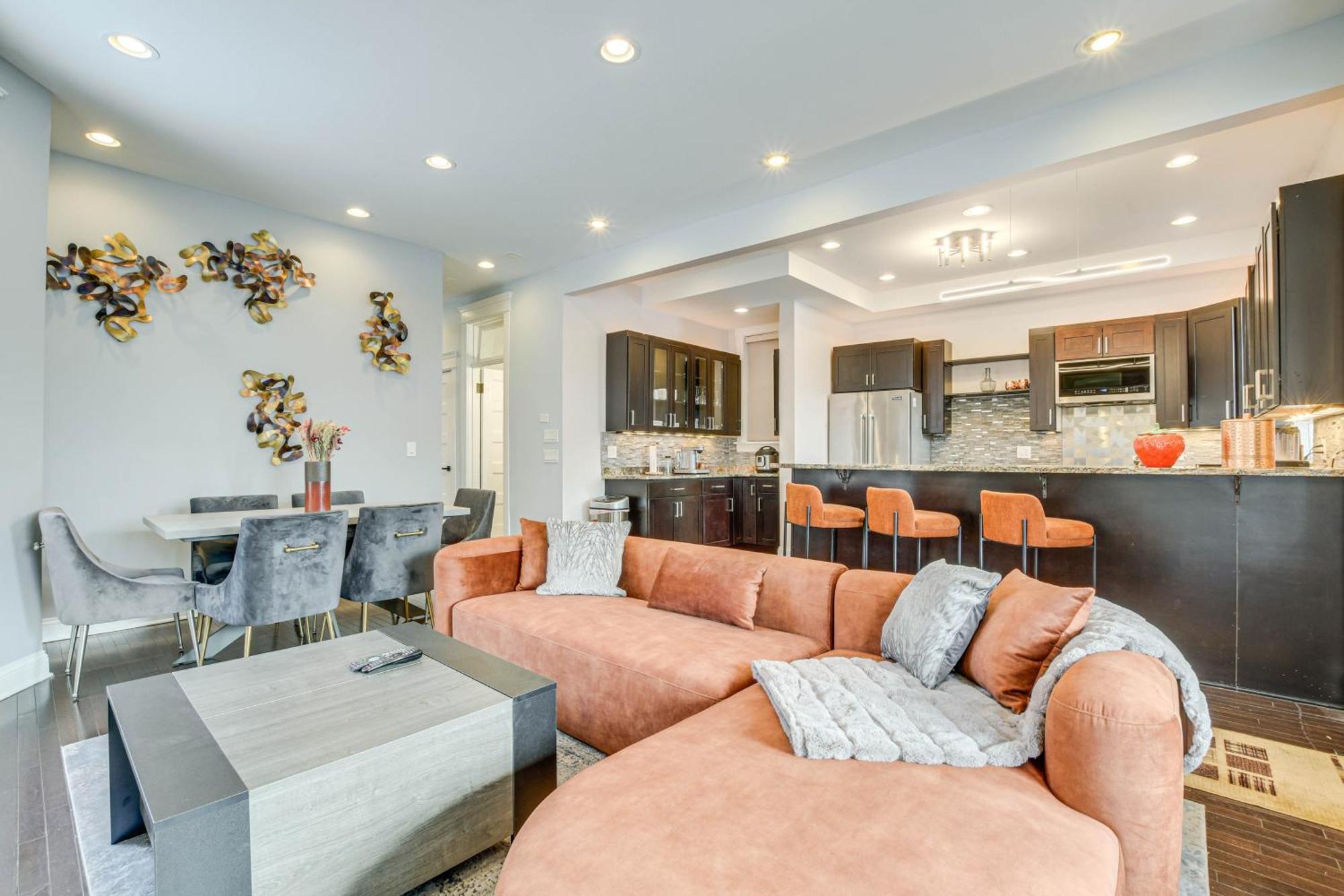 Spacious Condo With Deck About 3 Mi To Downtown Chicago! Exterior photo