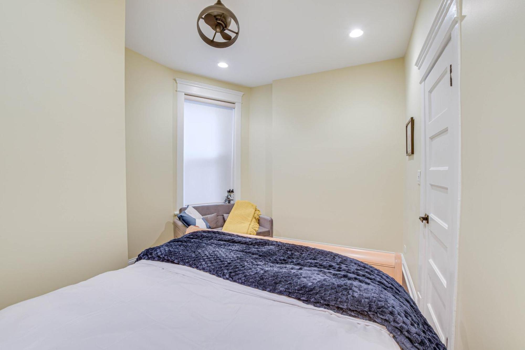 Spacious Condo With Deck About 3 Mi To Downtown Chicago! Exterior photo