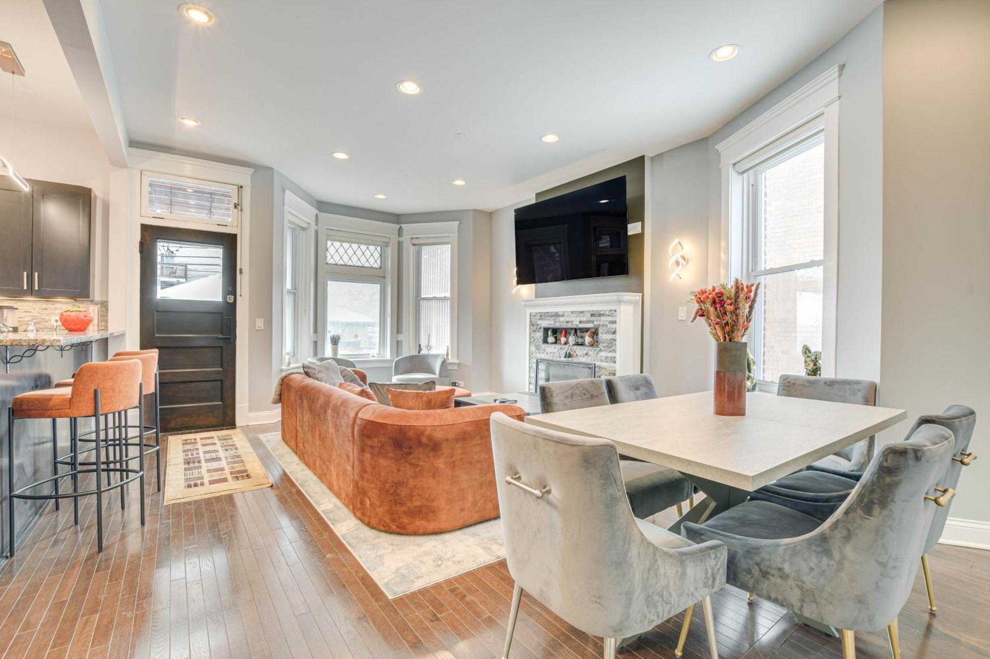 Spacious Condo With Deck About 3 Mi To Downtown Chicago! Exterior photo